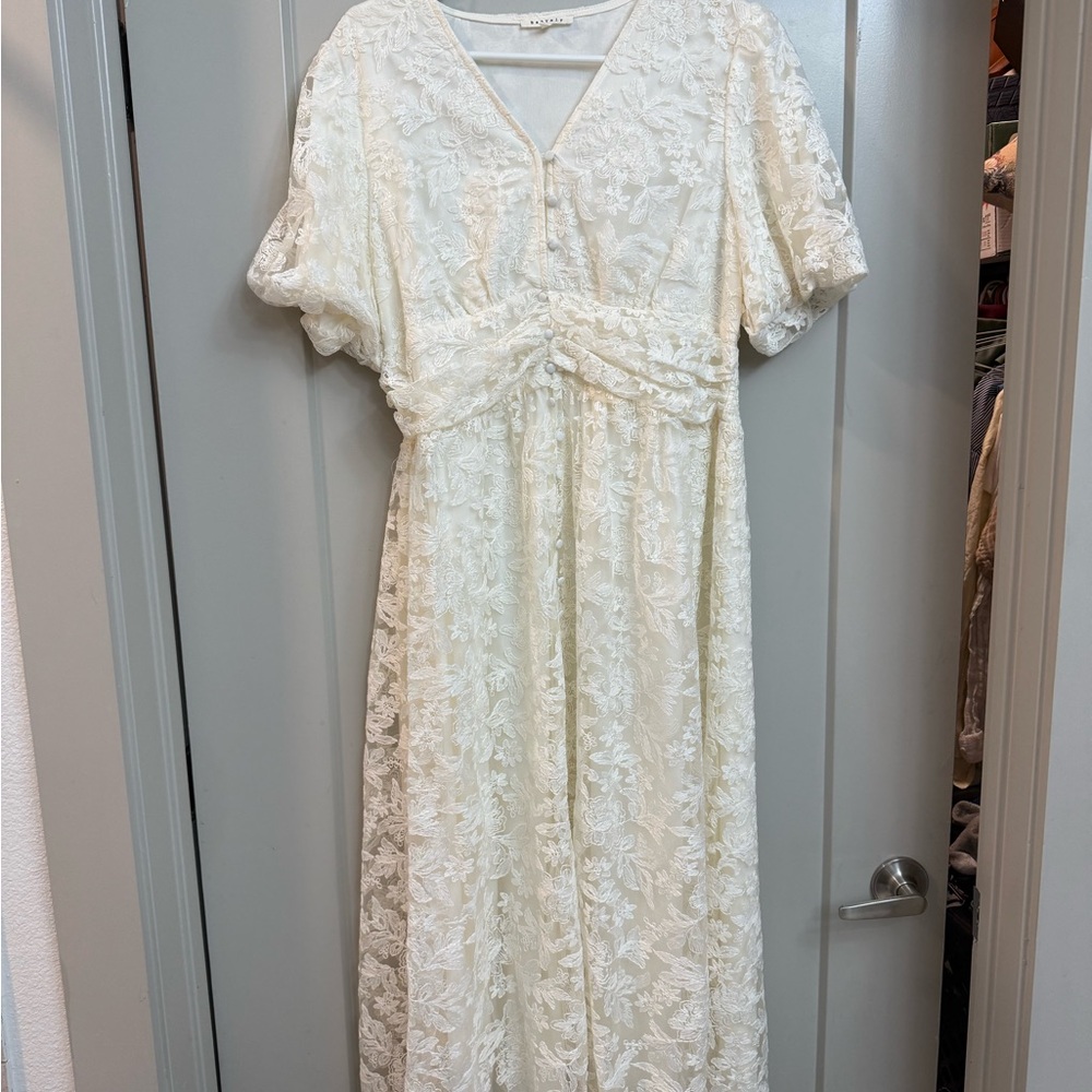 Elegant Cream Lace Dress